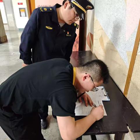 强化文化执法，严守文化阵地