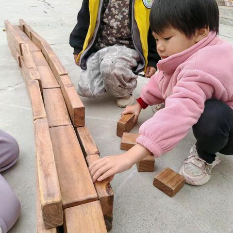 “桥”见成长——大班幼儿自主游戏“桥”的探索之旅