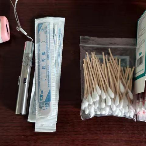 开心果幼儿园晨午检活动：细致呵护，守护童真健康