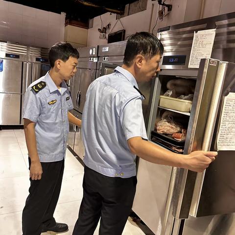 食品大队继续对辖区内餐饮单位进行食品安全检查