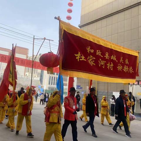 锣鼓齐鸣迎新春，喜庆秧歌庆盛世