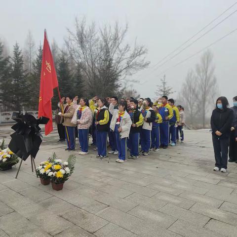 缅怀先烈寄哀思，砥砺前行启新程——南甸子镇人民政府2025年清明祭扫活动