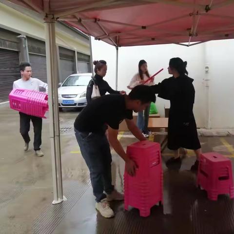 情暖聚中秋，和睦邻里情