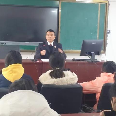 宁陵县检察长田建立到柳河镇第一中学讲授思政课