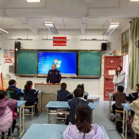 下宫镇开展进校园防范非法集资宣传活动