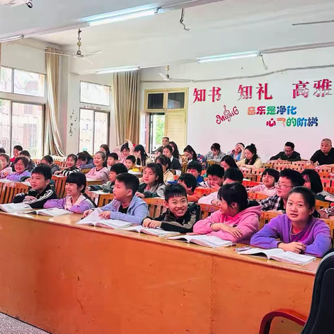 品经典诗文，悟家国情怀——伏口镇中心小学四年级语文教师多元主题公开课纪实