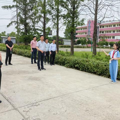 不负夏景与时行 融合教联谱新篇｜市教育局何红军局长一行调研指导燕窝镇小学教联体工作