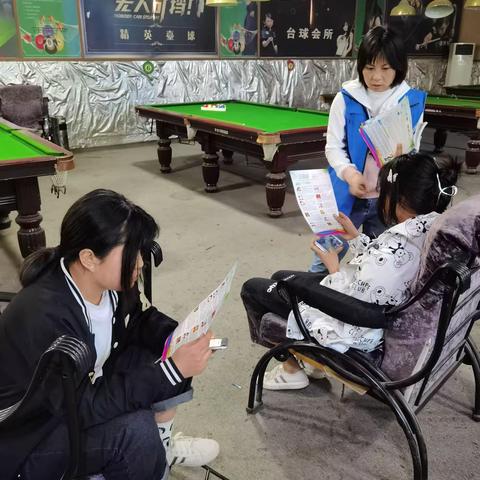 秋风飒爽迎国庆 禁毒宣传走在路上