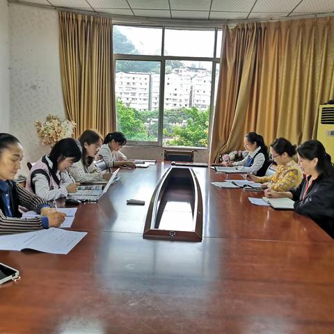 凝心聚力 “英”花绽放                ——   綦江区南州小学英语组质量分析及提质教研活动