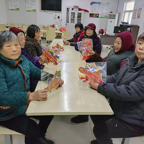 灯笼印出万年红  欢度元宵庆佳节