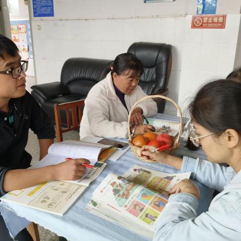 以研促教，教研相⻓——杨林镇兰茂一小英语组集体备课活动