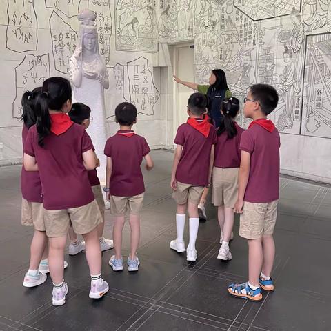 探丝绸古韵，展雏鹰风华