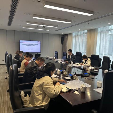 曲江新区召开加快推进现代化产业体系建设在优化升级上实现新突破工作推进会