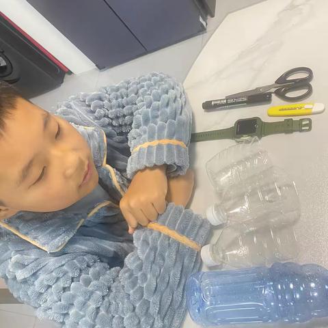 五洲观澜小学  五（6）班孟奕辰——改良水钟