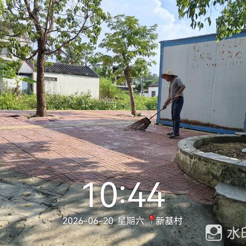 兰城村委会开展大扫除活动
