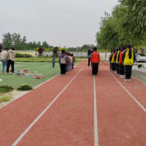 争做现场显眼包，风流人物看今朝          — 时楼镇王坑小学春季趣味运动会