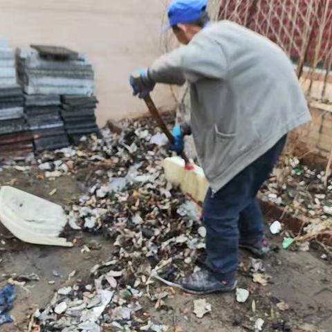 工农街道漫步巴黎社区“春季环境整治 共创美好生活”春季环境整治活动