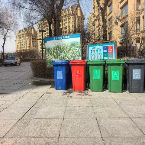 漫步巴黎社区开展“以劳动践行分类 以绿色点亮五一”生活垃圾分类宣传活动