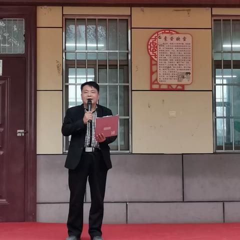 李佐小学举办“我爱我的祖国”庆双节诗歌朗诵演唱会