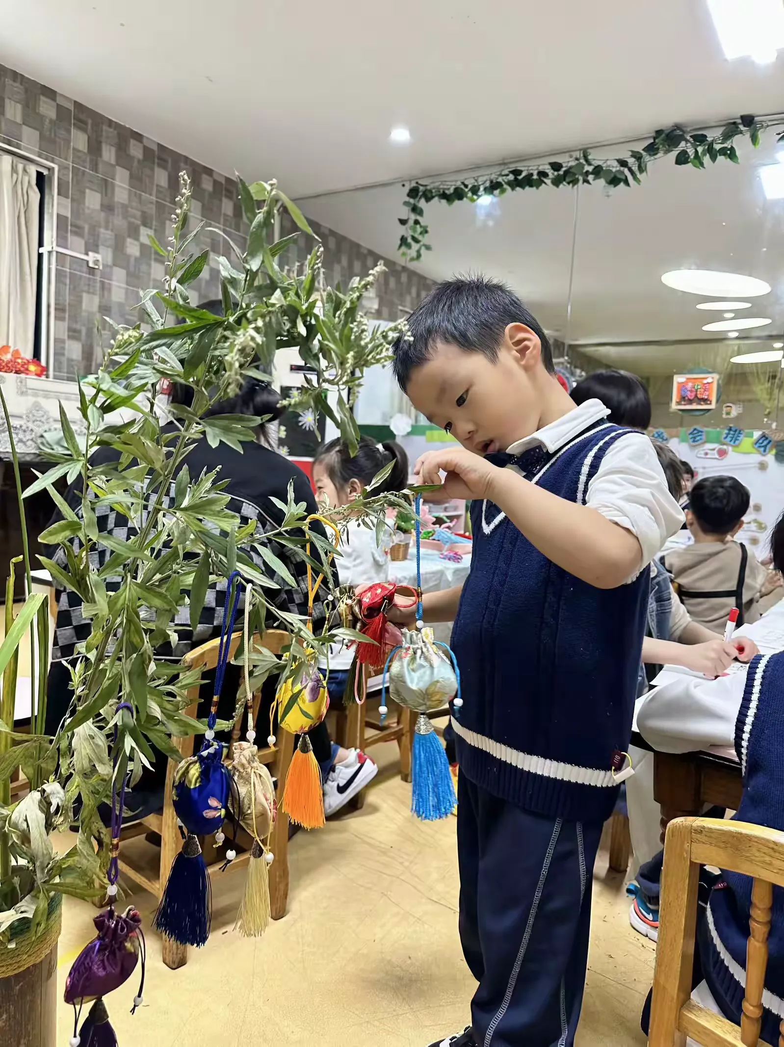 简篇-浓情端午,尽享童趣
花幼小一班端午节活动