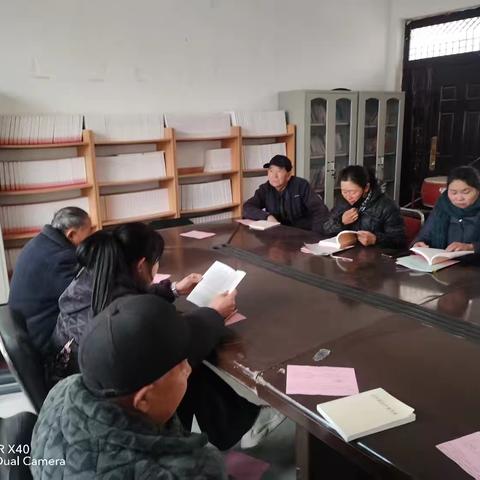 菏泽鲁西新区陈集镇八一社区积极开展了"读书沐初心，书香致未来"专题读书活动。