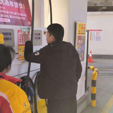 保安全 迎新年之二—王寺市场监督管理所持续开展成品油市场专项检查