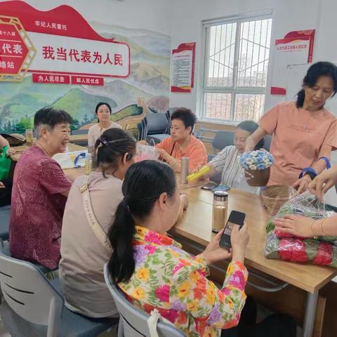 西勘社区钩针编织班：退休生活的温暖新舞台