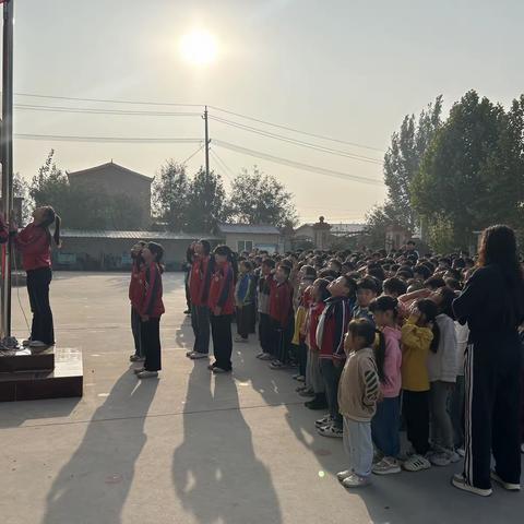 爱国在我心 升旗润童心----白庄小学周一升旗仪式