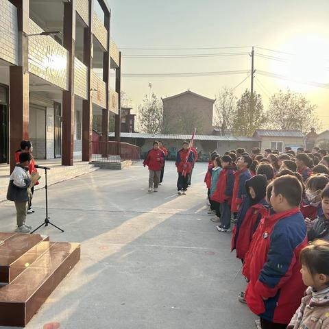 西姜寨乡白庄小学升旗仪式