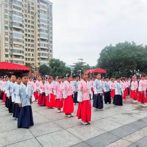 漳州高新区颜厝中心小学朱子拜谒仪式暨开蒙礼