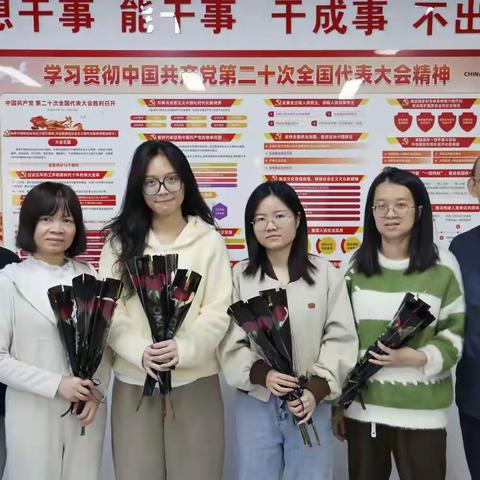 巾帼英姿展风采 铿锵奋进绽芳华