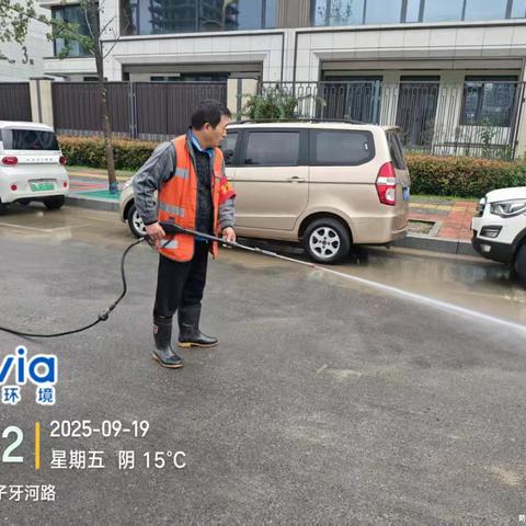 示范区分公司积极开展雨后清洁行动 全力清除路边淤泥保畅通