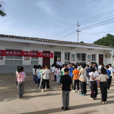 “防震减灾，地震应急疏散演练”——白圭庙小学地震应急疏散演练