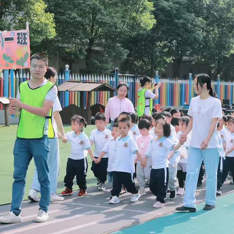 “五月花开，浪漫满怀”——蓝思阳光宝贝幼儿园小一班5月活动纪实