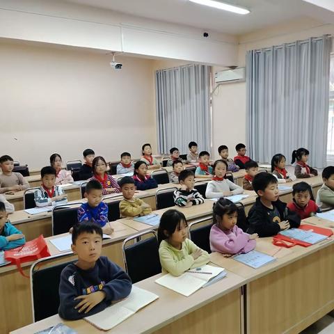 书法课堂展风采 翰墨飘香润心田 洛阳市柳行小学书法社团第四次课