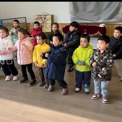 忙着长大👣忙着快乐✨翡翠天际幼儿园-小六班体智能课来啦