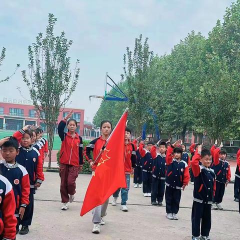 学习二十大，争做好队员！——东三召中心实验学校少先队分批入队仪式