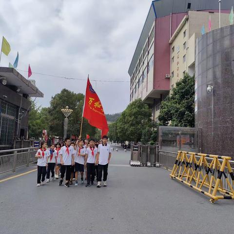 缅怀革命先烈，弘扬爱国精神——万和实验学校烈士纪念日活动