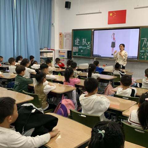 白鹤梁小学举行“中国少年先锋队建队日”班会活动