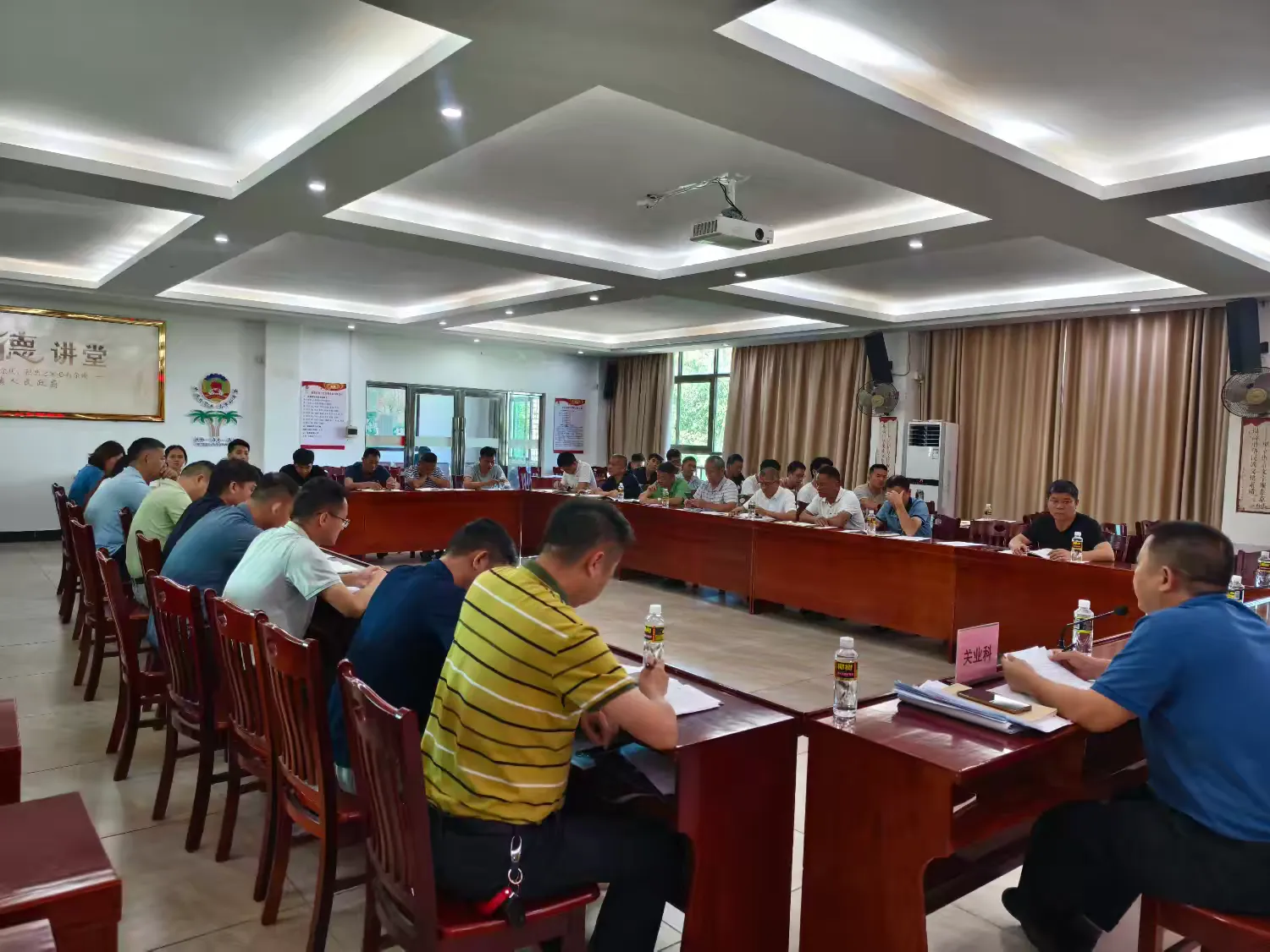 简篇-七叉镇召开2024乡村振兴大队工作月例会暨问题整改推进会