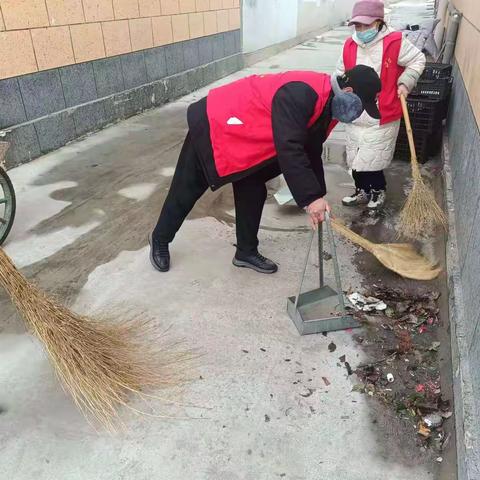 张庄村着力提升人居环境、清除雪后垃圾活动