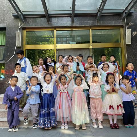 月光所致   皆为华夏北星月亮湾幼儿园双节活动