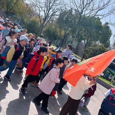 熠熠春日共奔赴       研学拾取促成长               河小一（3）班研学活动