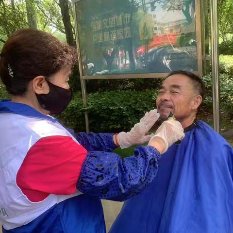 抚州市肢协志愿服务队走进社区开展暖心义剪活动
