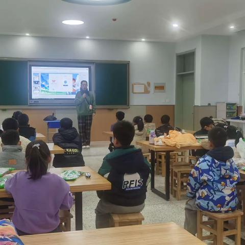 九龙湖小学一年级一班鲨鱼公园主题科学课《省力小车》