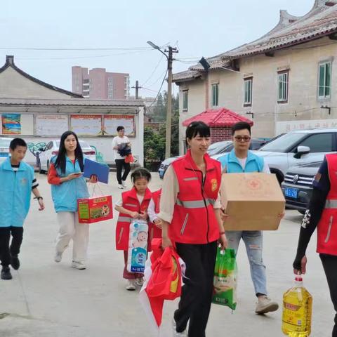 又是一年端午好时节。在我国传统端午佳节即将来临之际，弘扬中华民族传统文化，让群众感受到福清市慈心公益协会的关心，营造祥和温暖节日氛围。