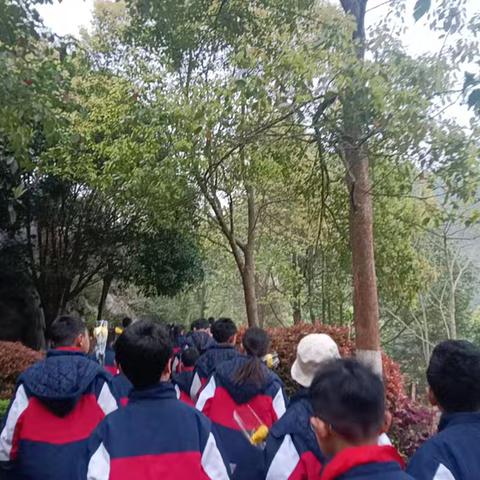 清明追思祭英魂，砥砺前行承遗志