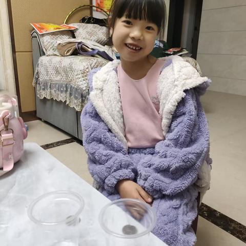 科学小实验：【消失的硬币】