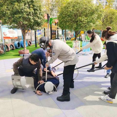 安宁市子子育亲幼儿园 2023年秋季学期“反恐防暴演练”活动