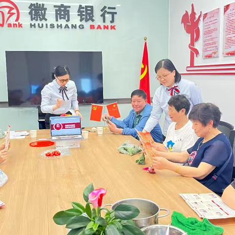 徽商银行鄞州支行开展以“远离非法集资 防范电信诈骗”为主题的宣传活动